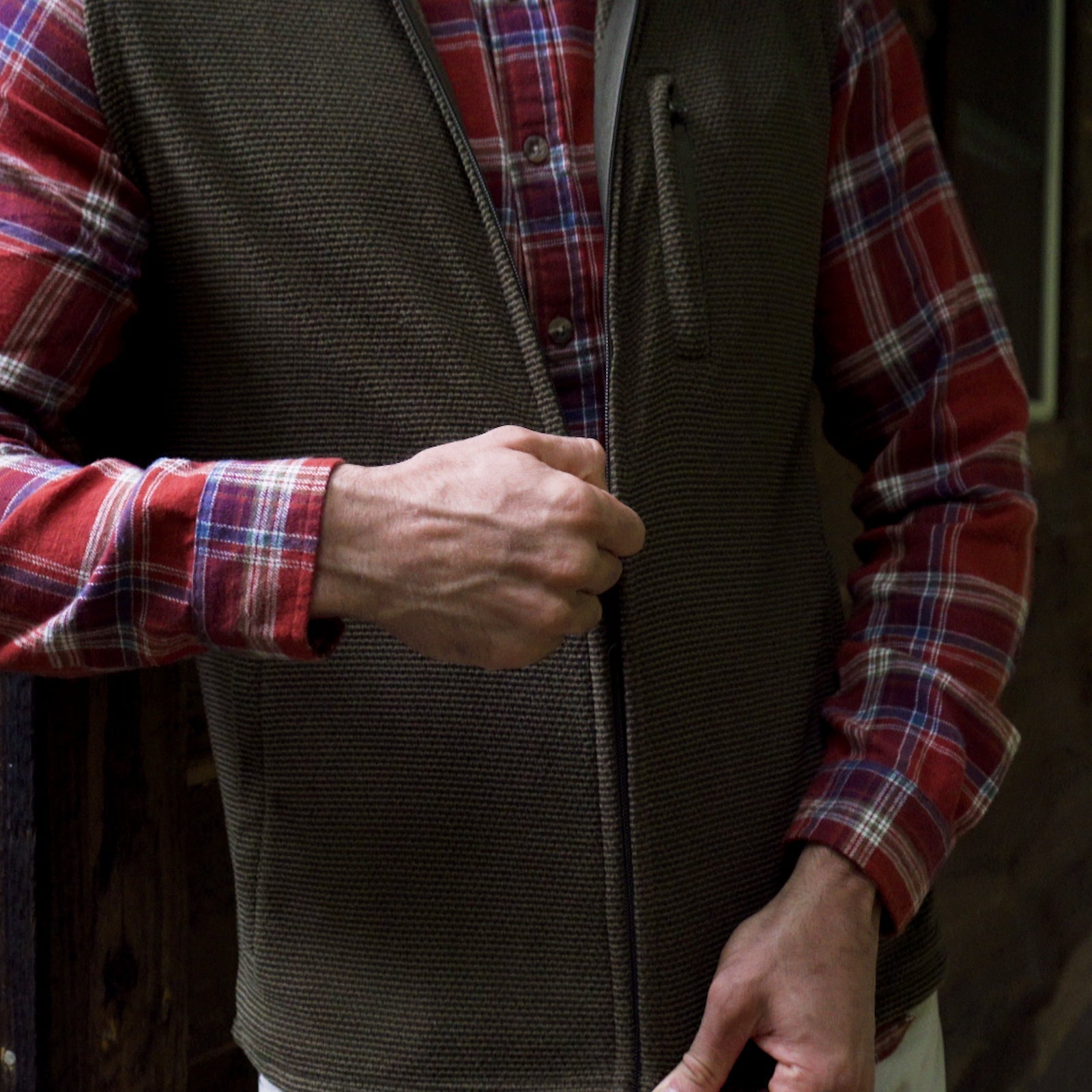 Men's Apex Full Zip Vest zipper